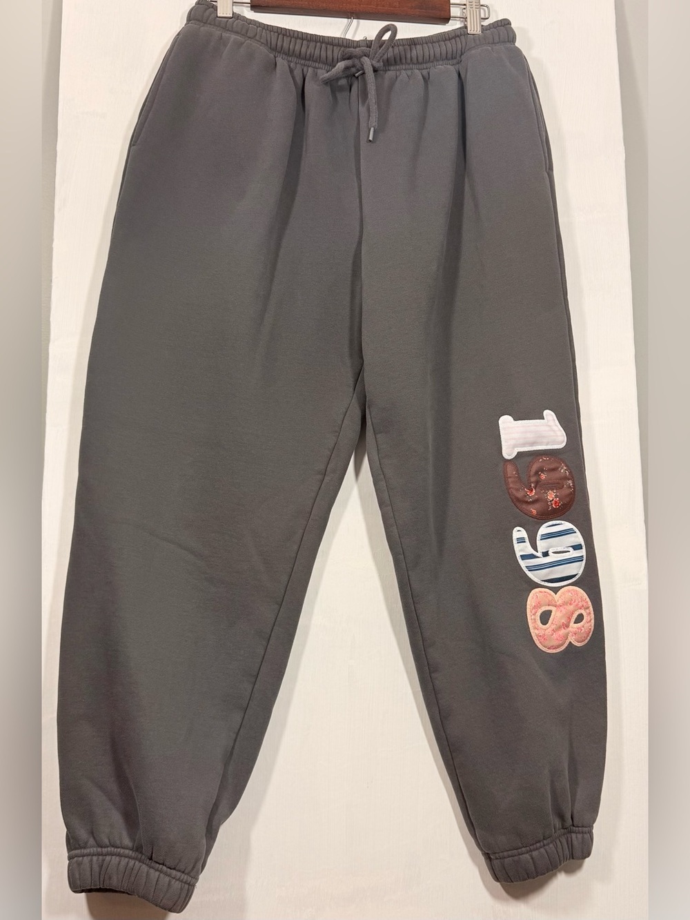 Aeropostale Gray Graphic Jogger Sweatpants